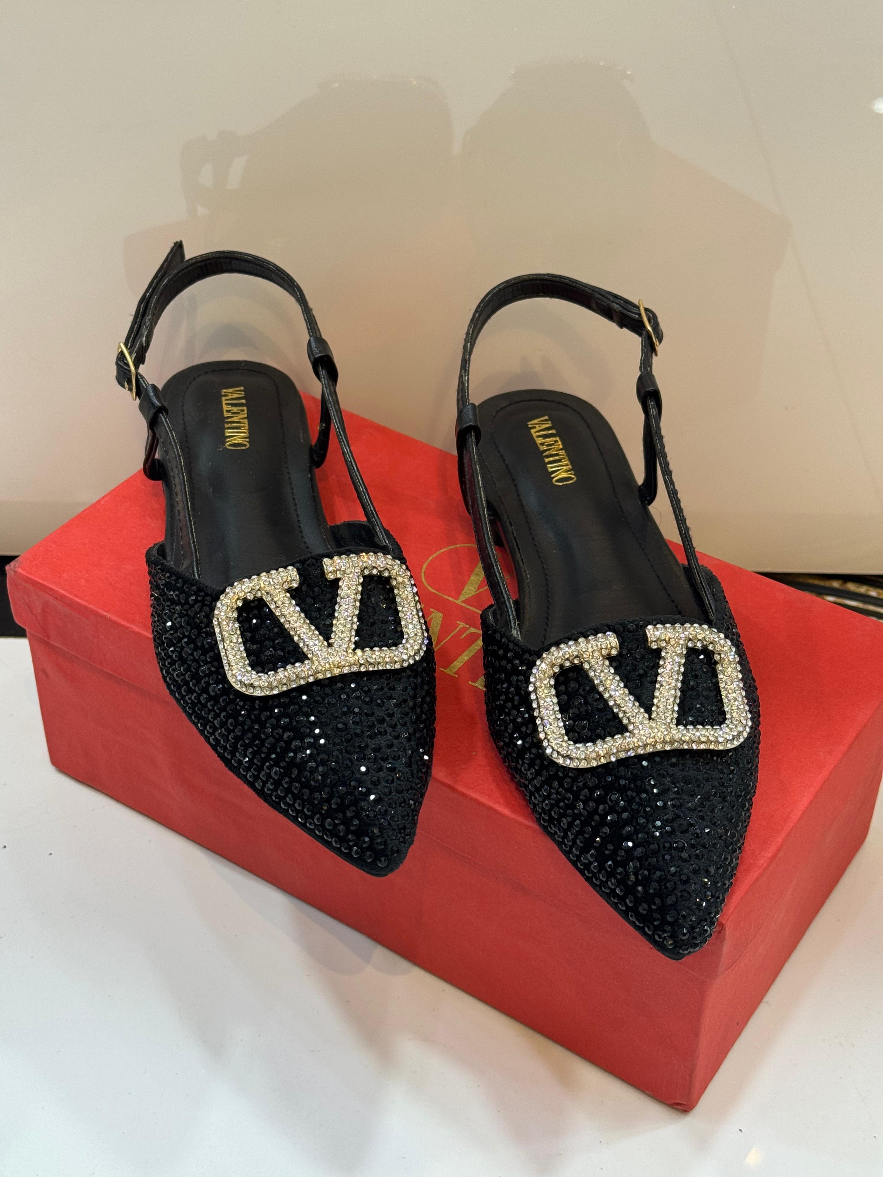 Shiny Stone V Pumps