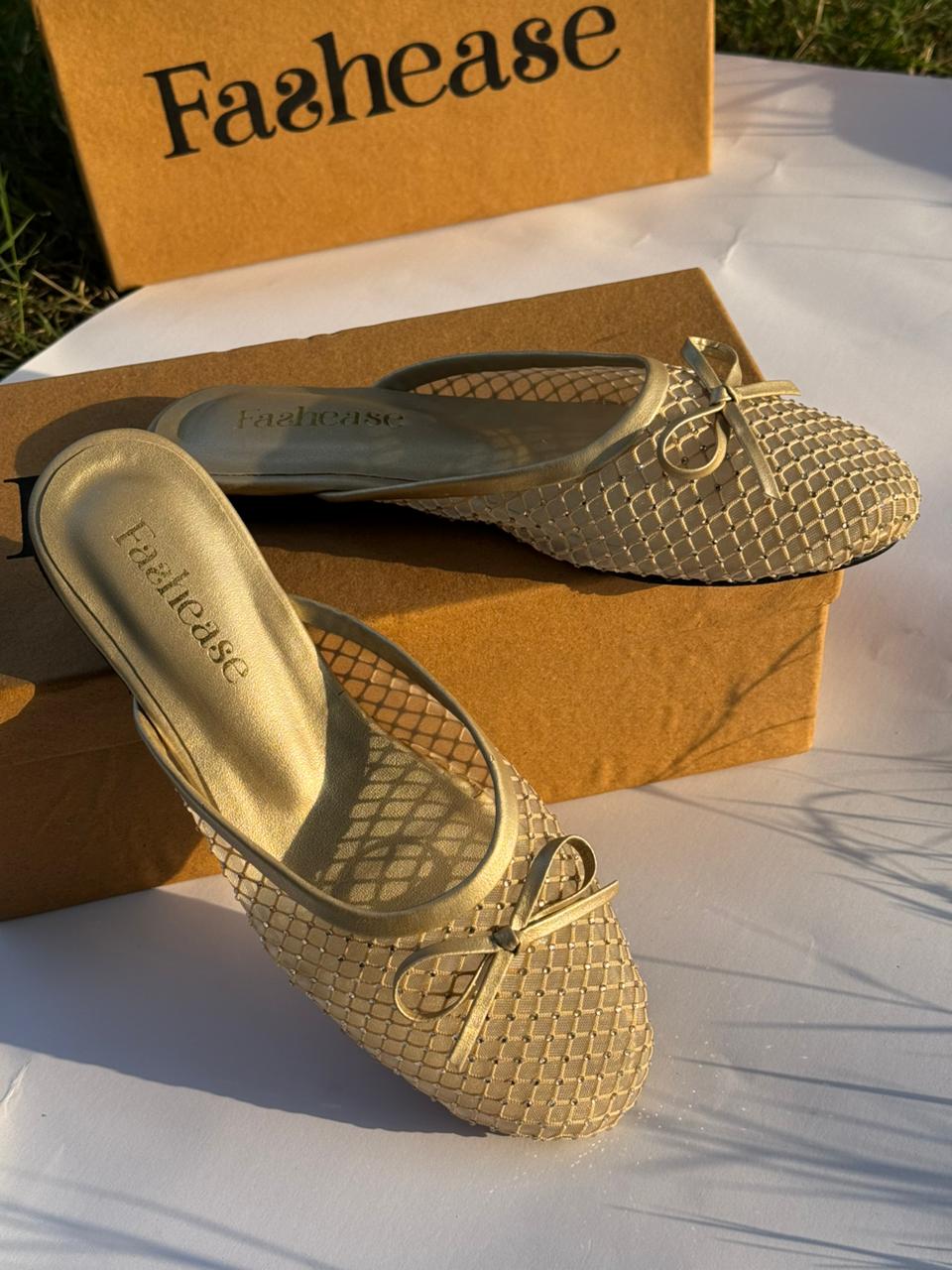 FƎ Golden Stone Pumps