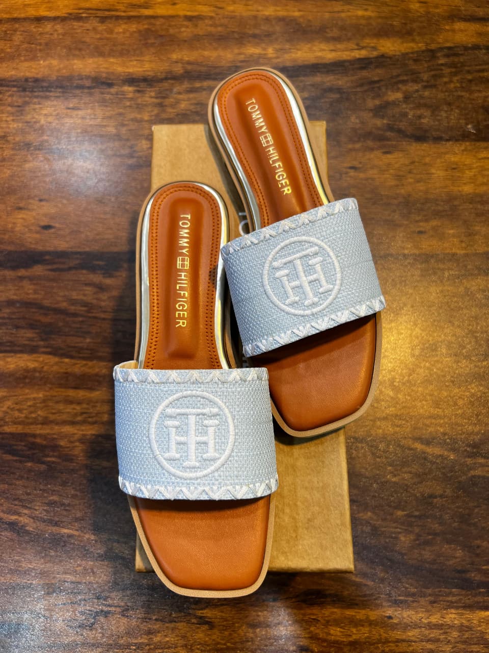 Classic T-H Flats