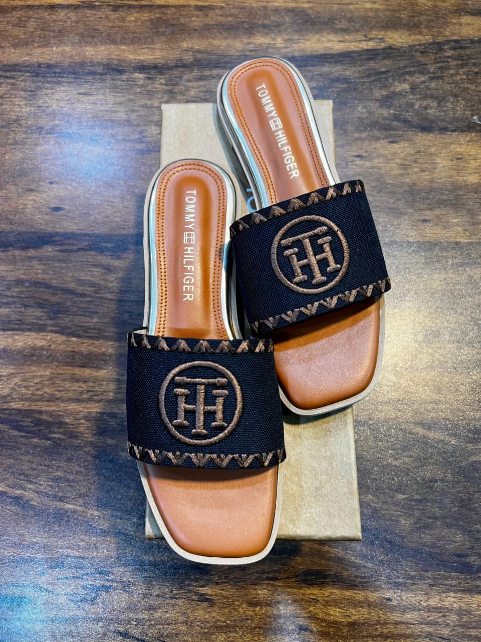 Classic T-H Flats