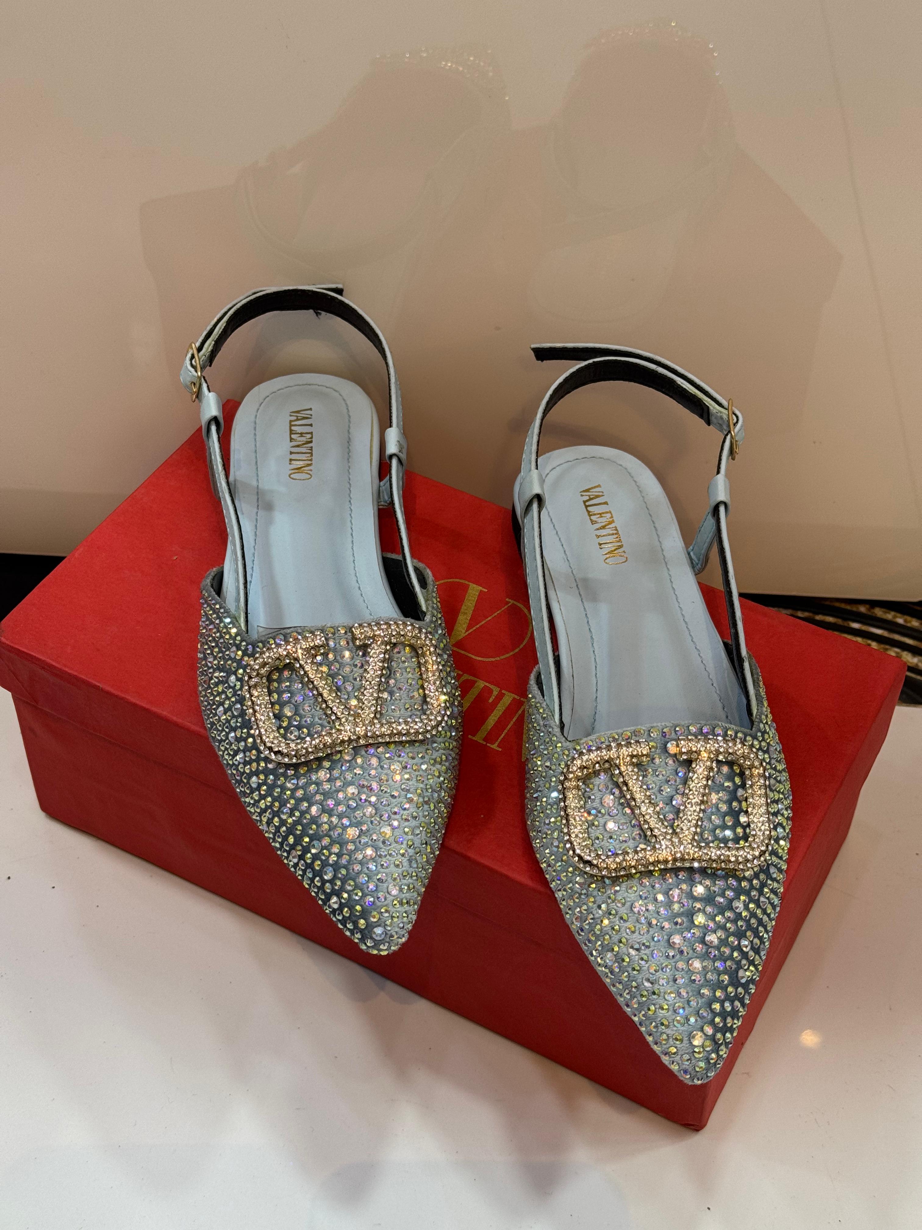 Shiny Stone V Pumps