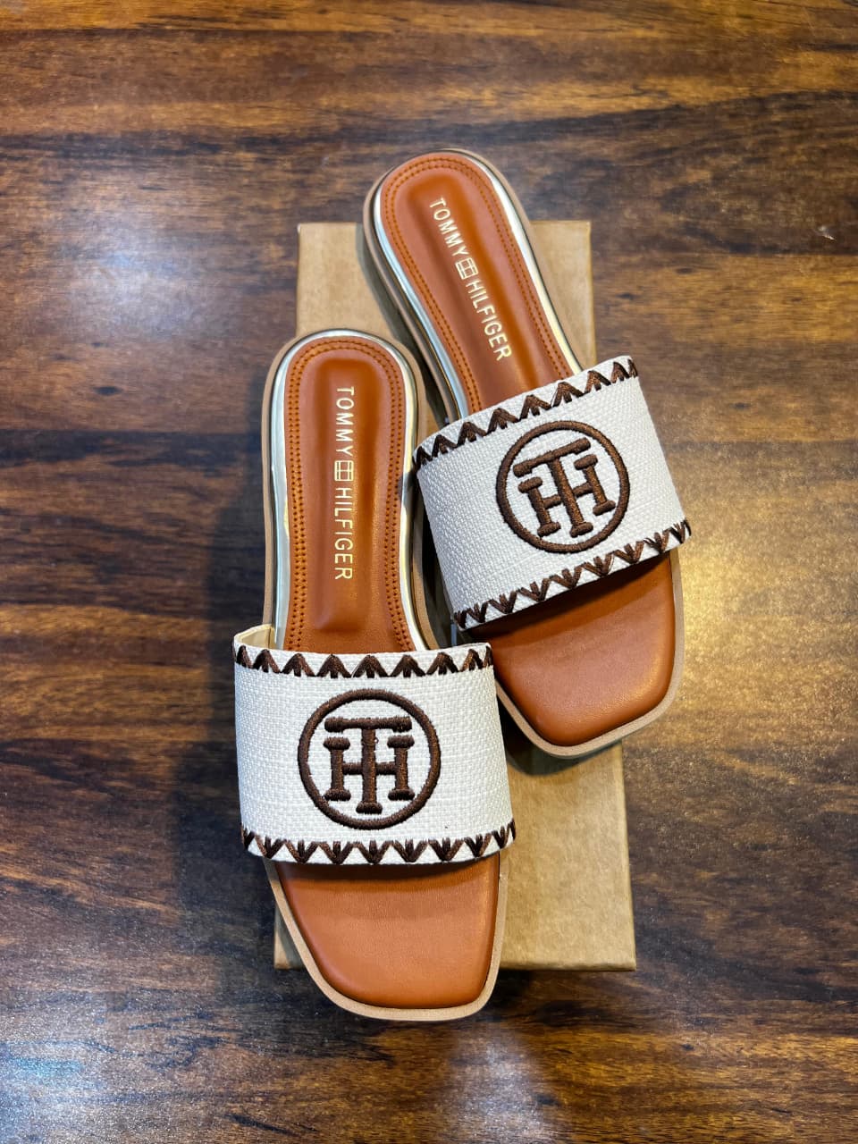 Classic T-H Flats
